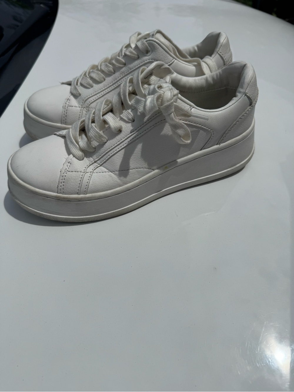 ZARA Monochrome lace-up sneakers. Smooth upper. Chunky sole.